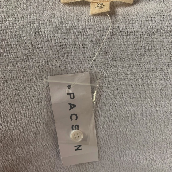 Single Button Front Top flowy - Picture 3 of 3